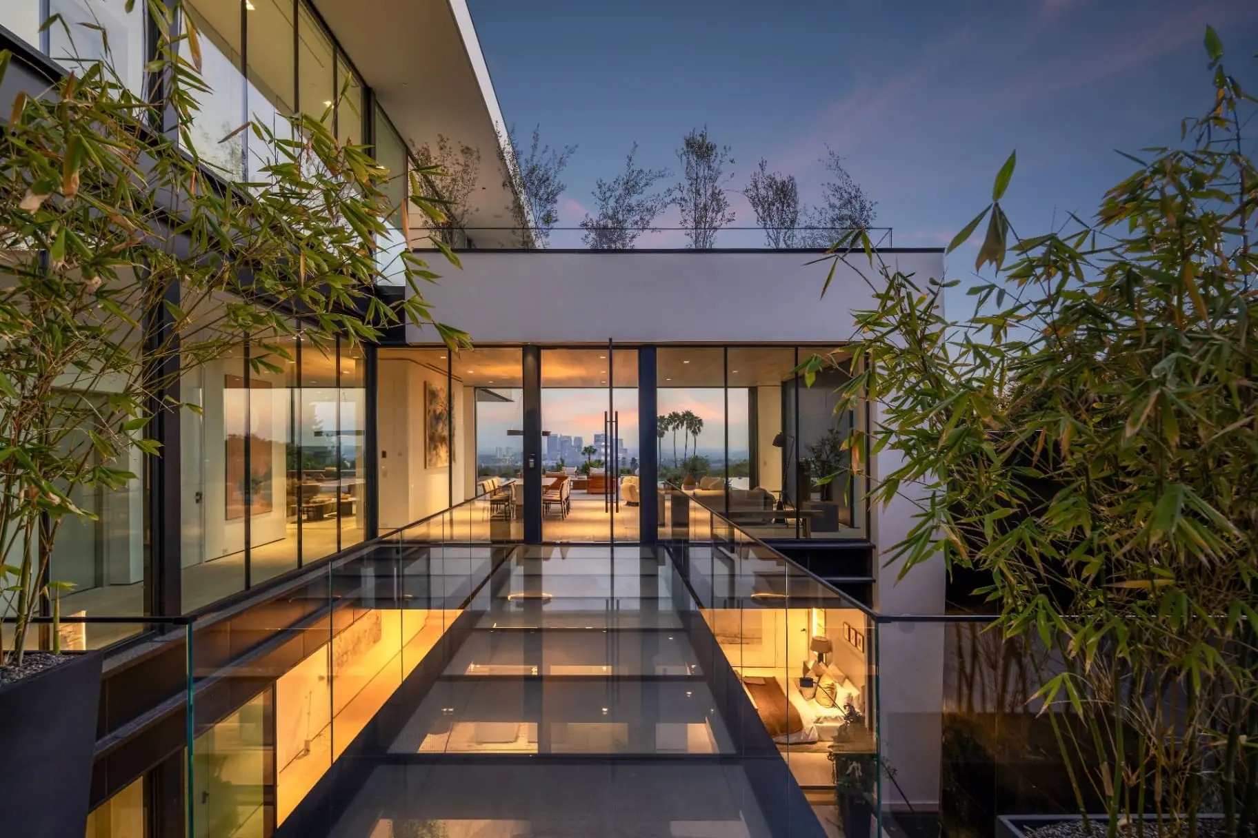 Contemporary custom home built by Valley Vista Builders in Los Angeles
